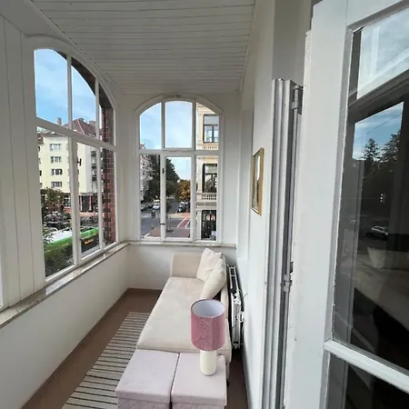 In The City, Free Parking + Breakfast Appartement *