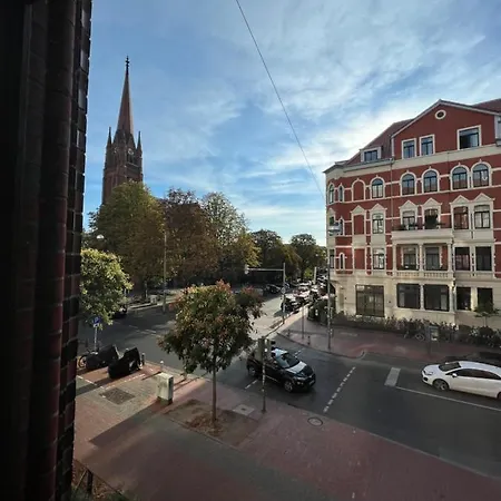 In The City, Free Parking + Breakfast Appartement *